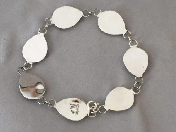 A Sterling Silver Drop Shaped Chain Bracelet